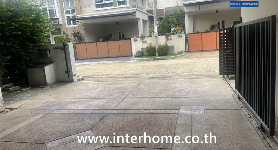 Casa en venta de 3 habitaciones en Lat Phrao, Bangkok
