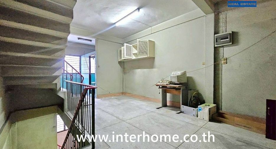 Local comercial en venta de 3 habitaciones en Bang Phlat, Bangkok