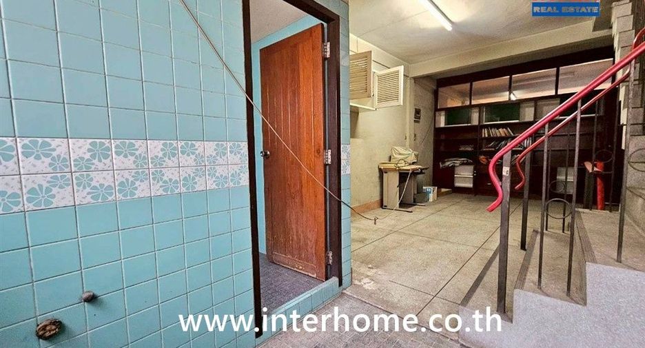 Local comercial en venta de 3 habitaciones en Bang Phlat, Bangkok