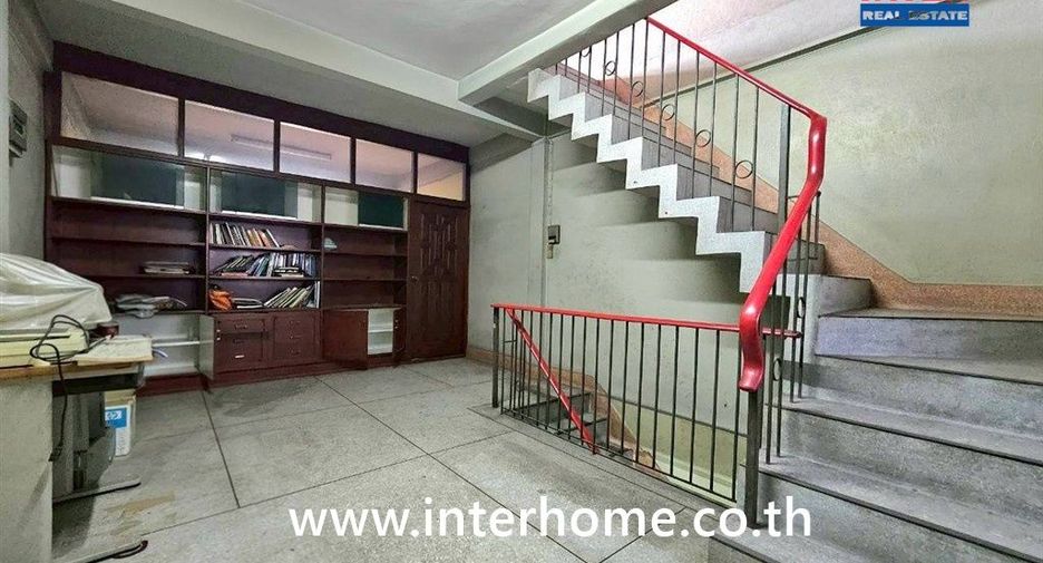 Local comercial en venta de 3 habitaciones en Bang Phlat, Bangkok