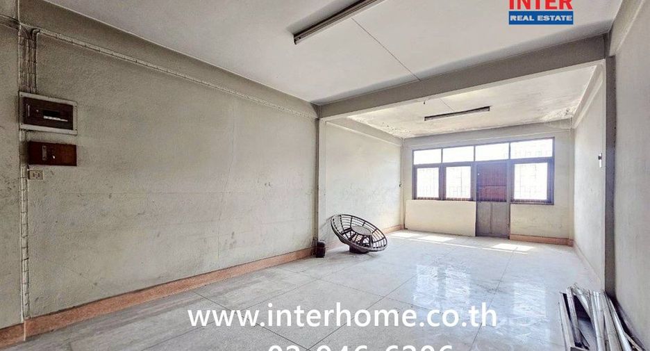 Local comercial en venta de 3 habitaciones en Bang Phlat, Bangkok