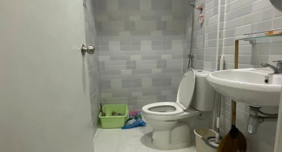 For sale 2 bedrooms townhouse in Krathum Baen, Samut Sakhon