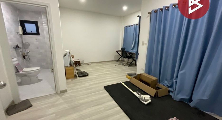 For sale 2 bedrooms townhouse in Krathum Baen, Samut Sakhon