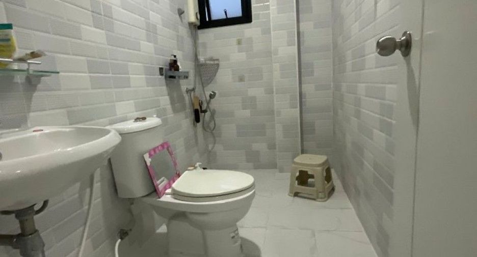 For sale 2 bedrooms townhouse in Krathum Baen, Samut Sakhon