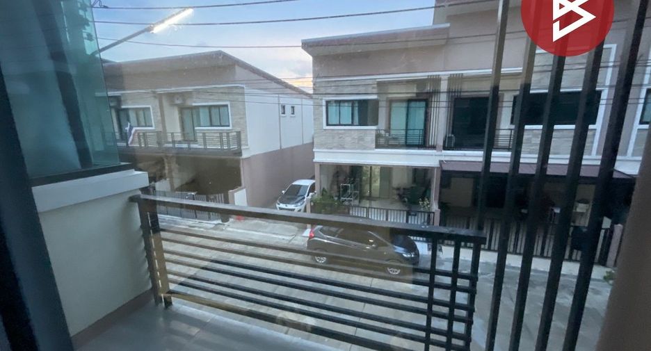 For sale 2 bedrooms townhouse in Krathum Baen, Samut Sakhon