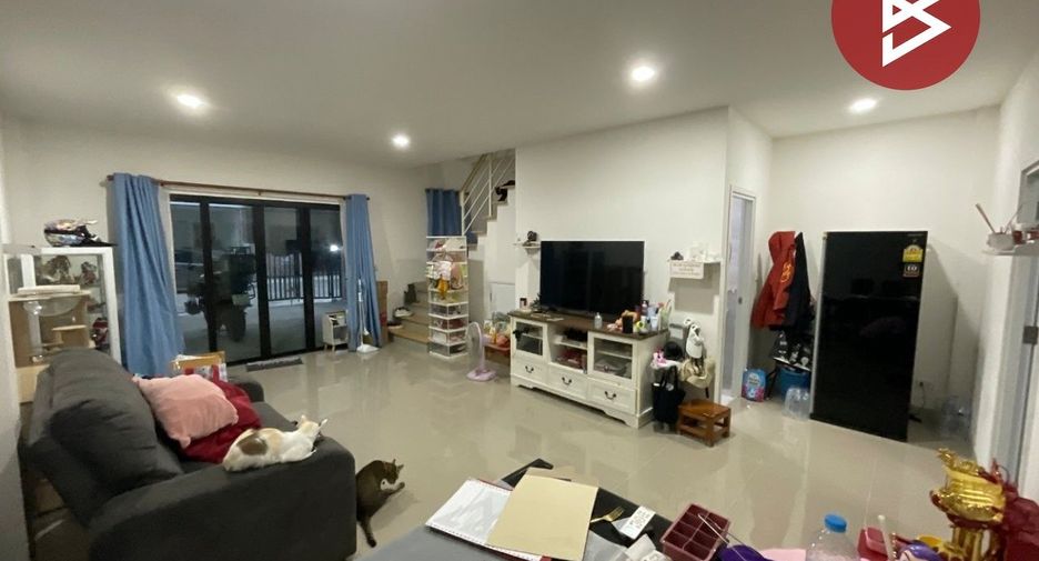 For sale 2 bedrooms townhouse in Krathum Baen, Samut Sakhon