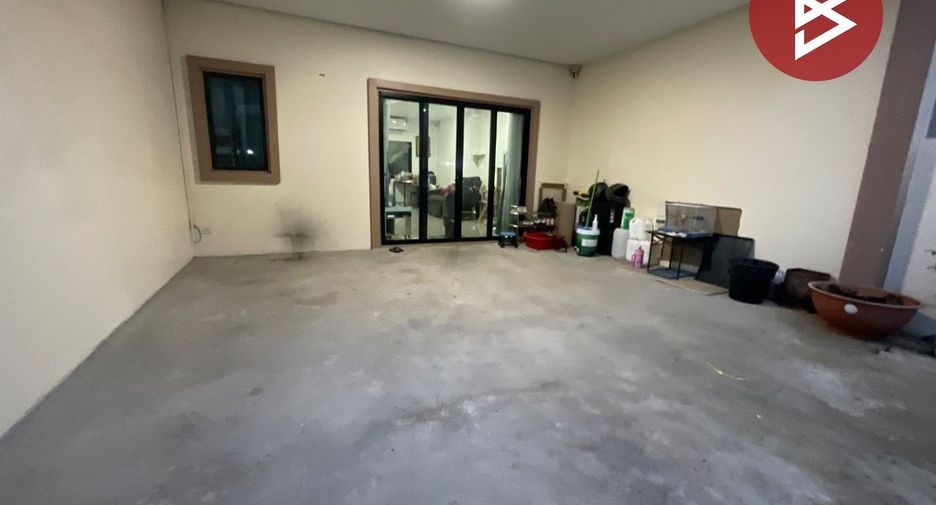 For sale 2 bedrooms townhouse in Krathum Baen, Samut Sakhon