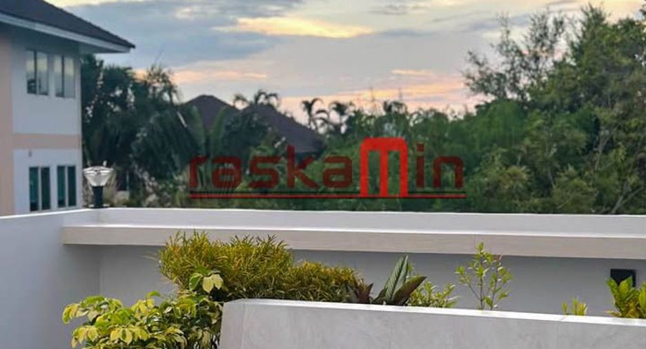 For sale 4 bedrooms villa in Bang Lamung, Chonburi