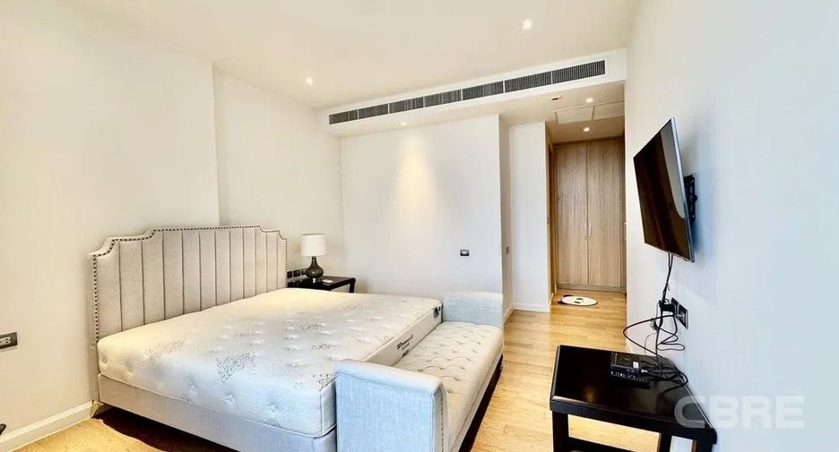 For rent 2 bedrooms condo in Khlong San, Bangkok