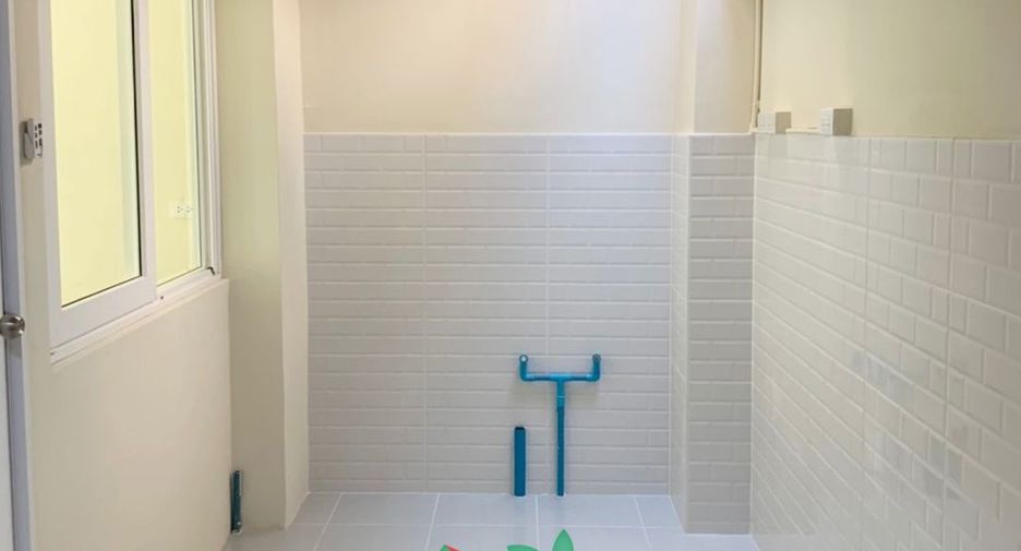 For sale 4 bedrooms townhouse in Mueang Samut Prakan, Samut Prakan