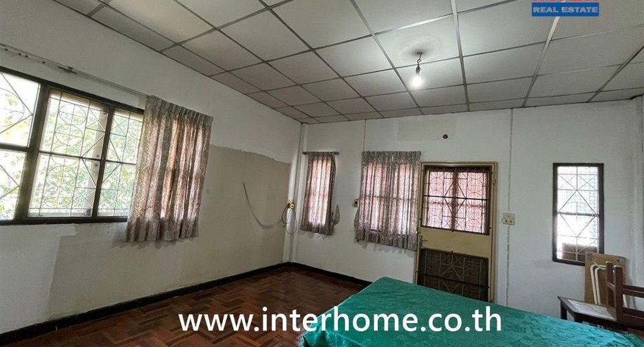 À vendre 2 chambres maison de ville à Khan Na Yao, Bangkok