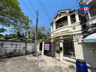 À vendre 2 chambres maison de ville à Khan Na Yao, Bangkok