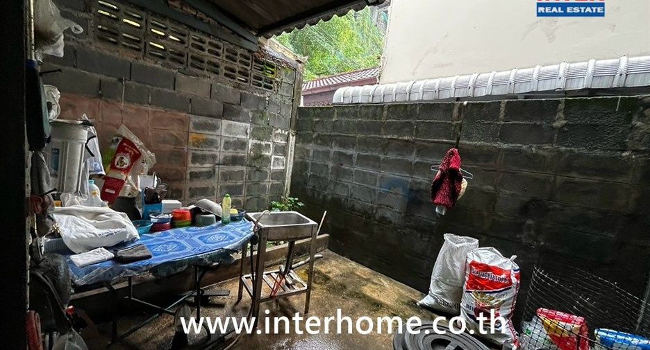 À vendre 3 chambres local commercial à Bang Kapi, Bangkok