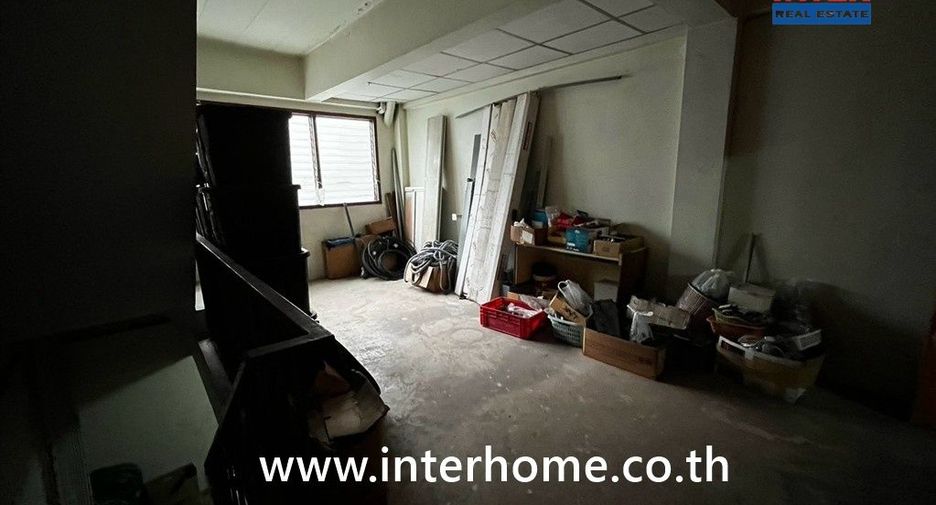 À vendre 3 chambres local commercial à Bang Kapi, Bangkok