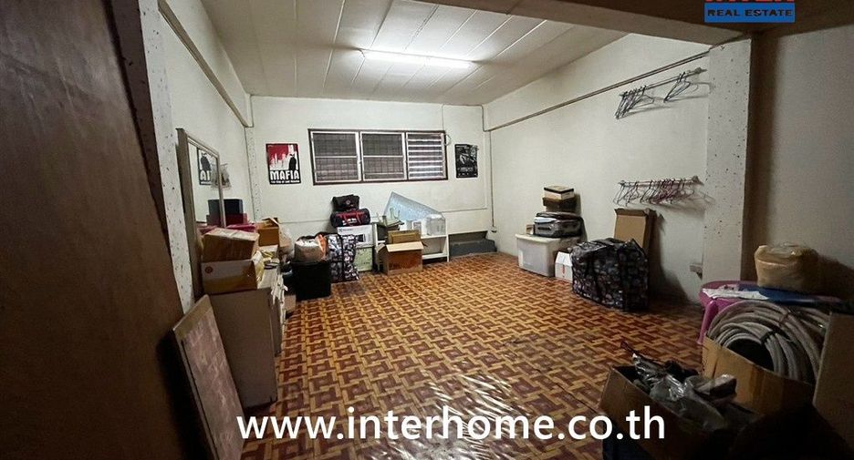 À vendre 3 chambres local commercial à Bang Kapi, Bangkok