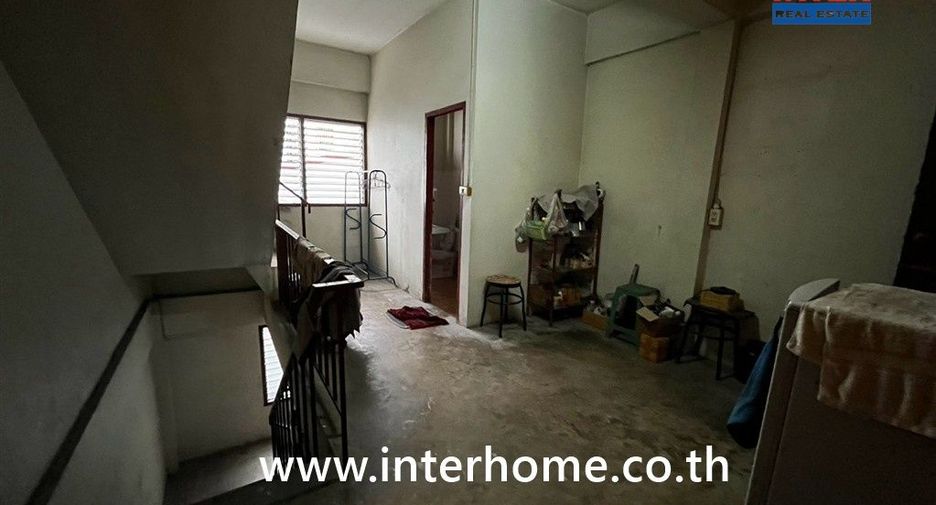 À vendre 3 chambres local commercial à Bang Kapi, Bangkok