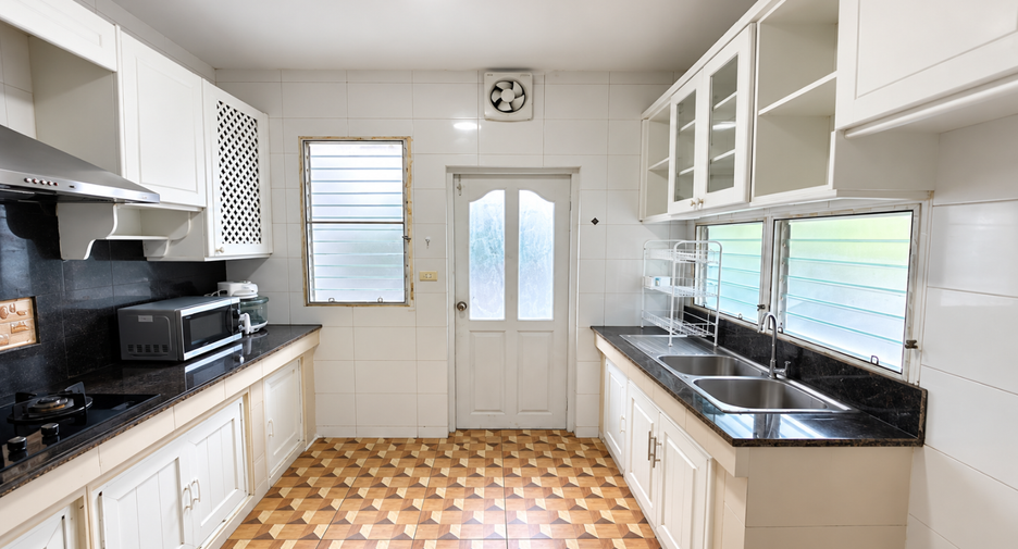 For rent 4 bedrooms house in Prawet, Bangkok