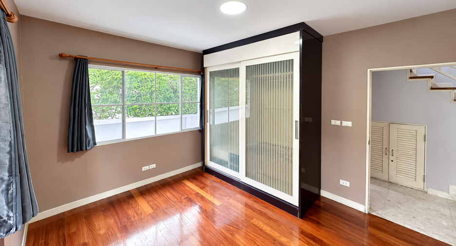 For rent 4 bedrooms house in Prawet, Bangkok