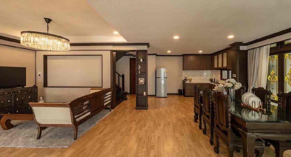 For rent 6 bedrooms villa in Bang Lamung, Chonburi