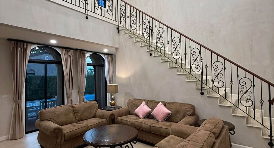 À louer 4 chambres villa à Huay Yai, Pattaya