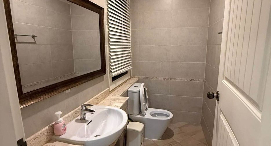 À louer 4 chambres villa à Huay Yai, Pattaya