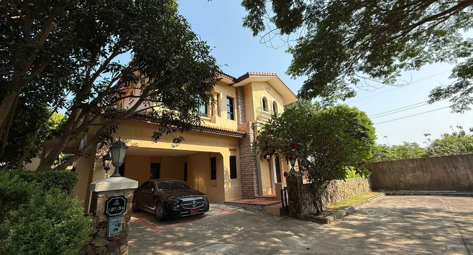 À louer 4 chambres villa à Huay Yai, Pattaya