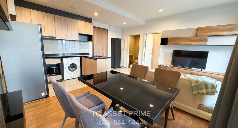 For rent 2 bedrooms condo in Watthana, Bangkok