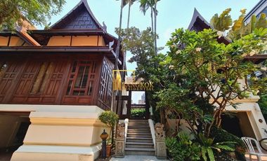À louer 3 chambres maison à Khlong Toei, Bangkok