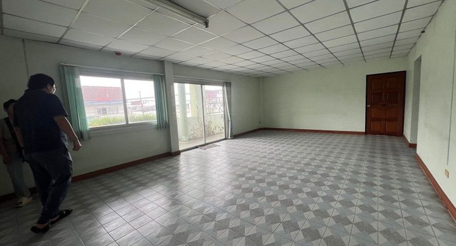 For rent and for sale 4 bedrooms warehouse in Sam Phran, Nakhon Pathom