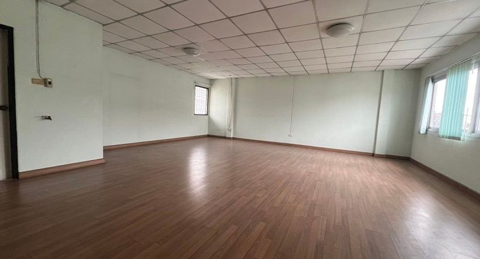 For rent and for sale 4 bedrooms warehouse in Sam Phran, Nakhon Pathom