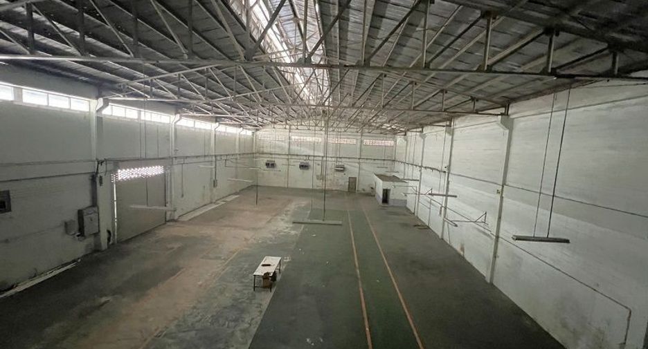 For rent and for sale 4 bedrooms warehouse in Sam Phran, Nakhon Pathom