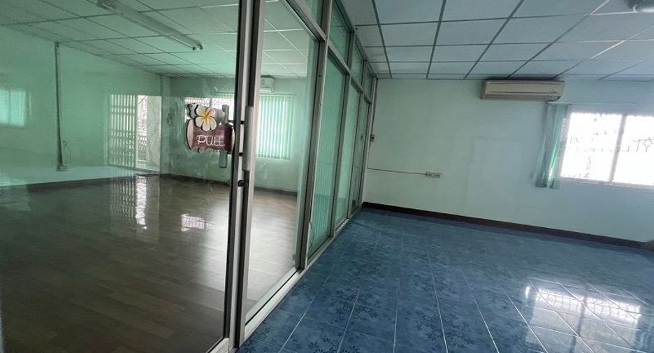 For rent and for sale 4 bedrooms warehouse in Sam Phran, Nakhon Pathom
