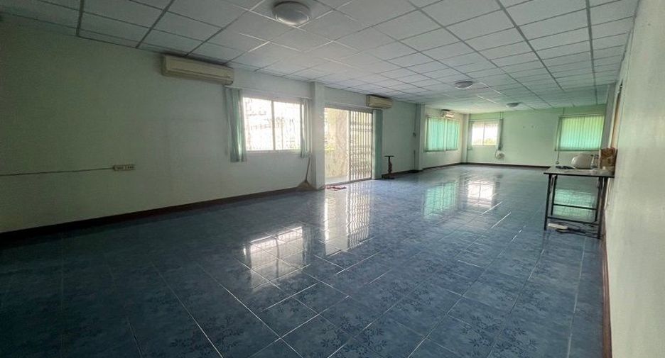 For rent and for sale 4 bedrooms warehouse in Sam Phran, Nakhon Pathom