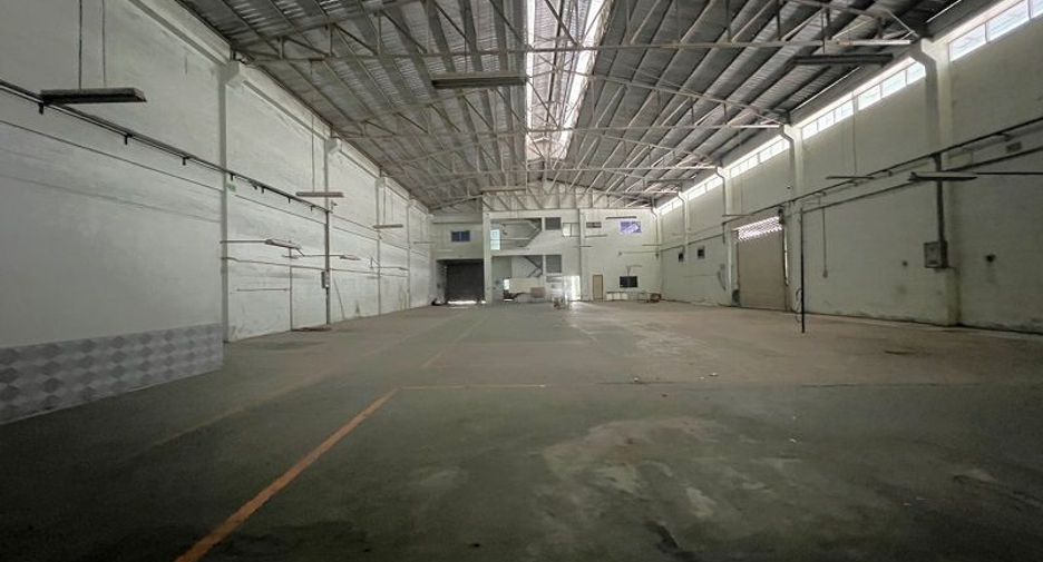 For rent and for sale 4 bedrooms warehouse in Sam Phran, Nakhon Pathom