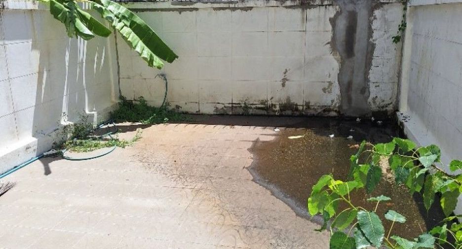 Local comercial en venta de 3 habitaciones en Thung Khru, Bangkok