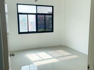 Local comercial en venta de 3 habitaciones en Thung Khru, Bangkok