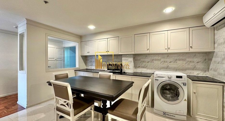 For rent 2 bedrooms apartment in Phra Khanong, Bangkok