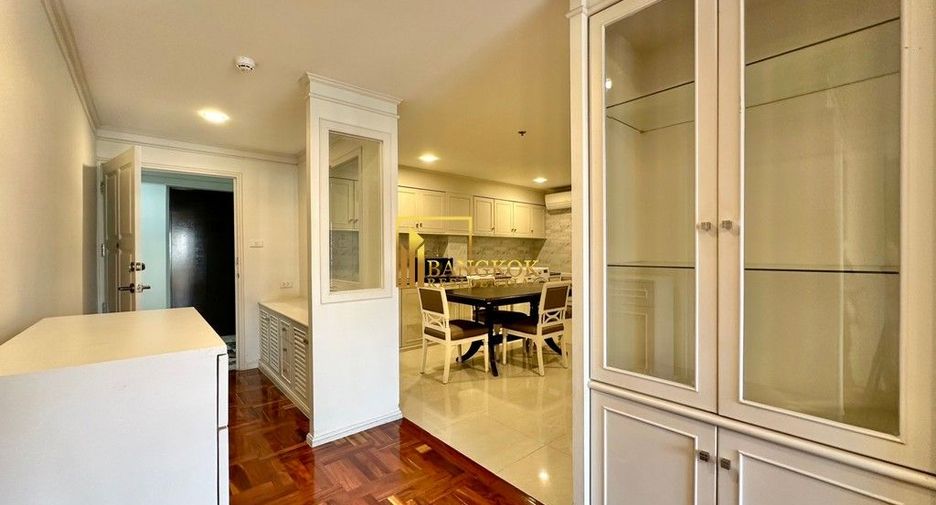 For rent 2 bedrooms apartment in Phra Khanong, Bangkok