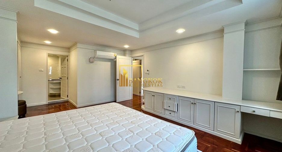 For rent 2 bedrooms apartment in Phra Khanong, Bangkok