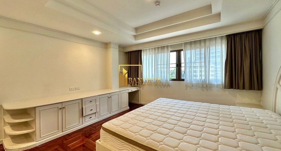 For rent 2 bedrooms apartment in Phra Khanong, Bangkok