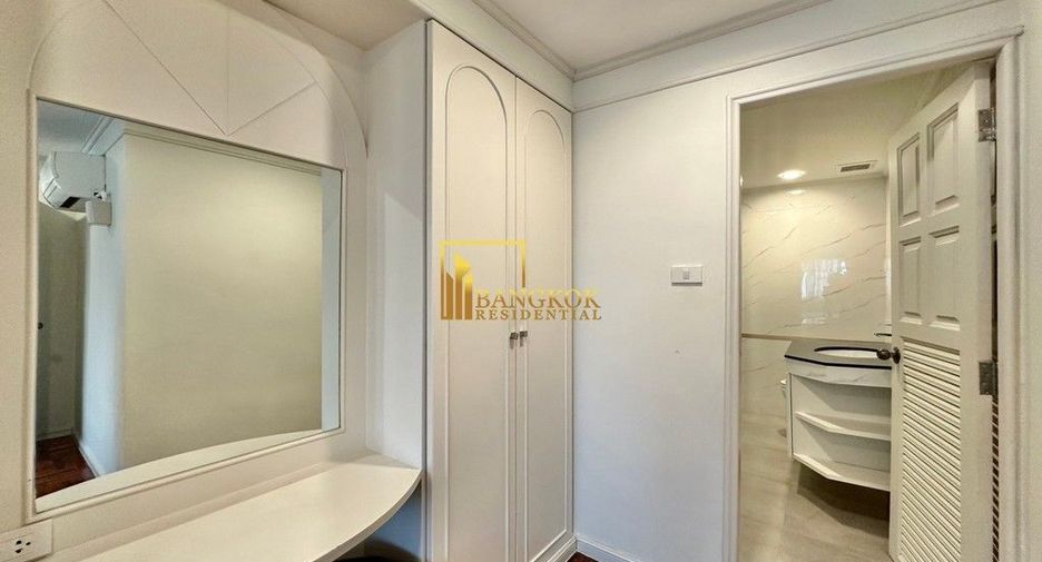 For rent 2 bedrooms apartment in Phra Khanong, Bangkok