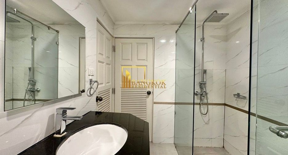 For rent 2 bedrooms apartment in Phra Khanong, Bangkok