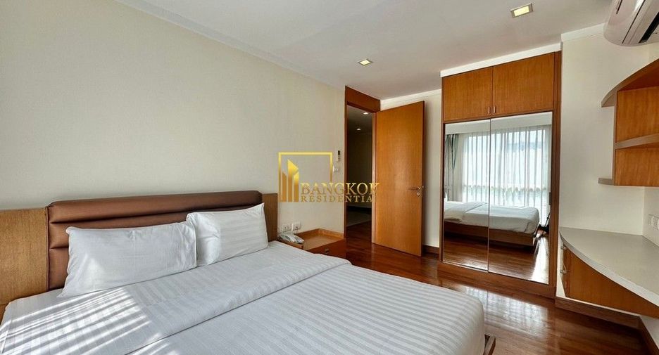 À louer 2 chambres appartement avec services à Watthana, Bangkok