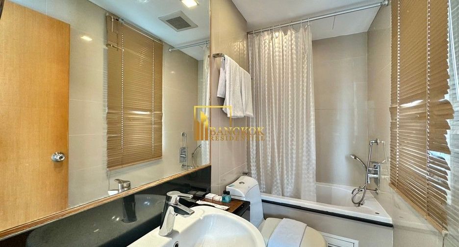 À louer 2 chambres appartement avec services à Watthana, Bangkok
