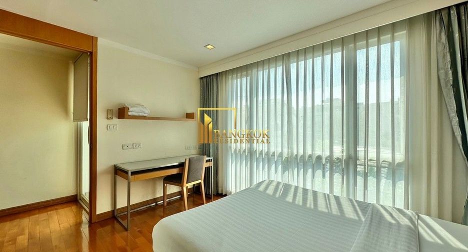 À louer 2 chambres appartement avec services à Watthana, Bangkok
