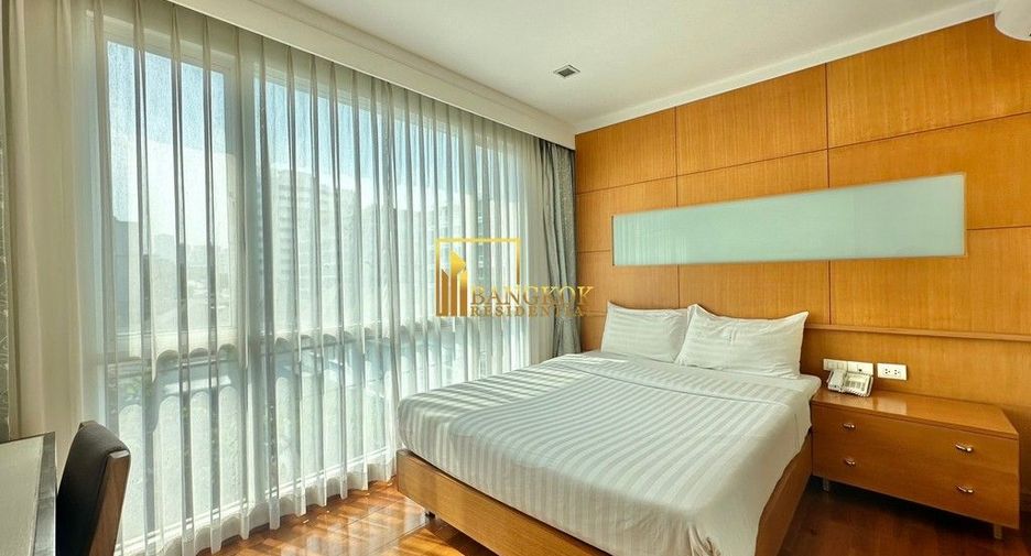 À louer 2 chambres appartement avec services à Watthana, Bangkok