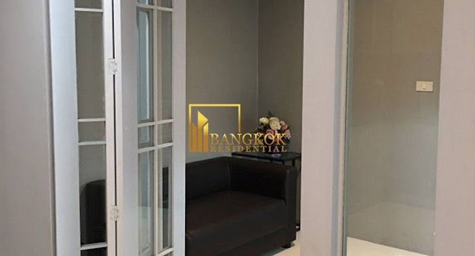 For rent 3 bedrooms condo in Khlong Toei, Bangkok