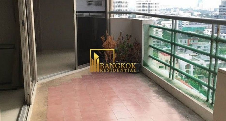 For rent 3 bedrooms condo in Khlong Toei, Bangkok