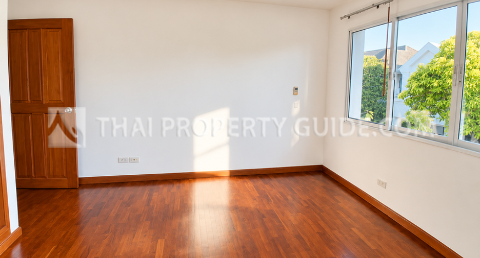 For rent and for sale 4 bedrooms house in Pak Kret, Nonthaburi