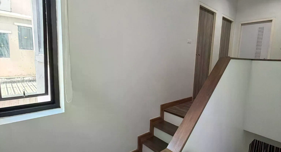 For rent 3 bedrooms house in Saraphi, Chiang Mai
